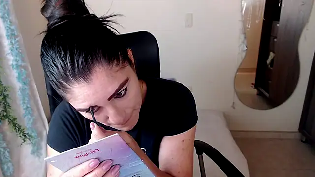 LUCY LI online show from December 7, 2024, 10:01 am