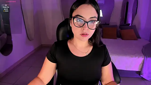 AllisonRogersX online show from October 4, 2025, 7:01 pm