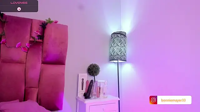 SweetBonniie online show from January 19, 2025, 1:44 pm