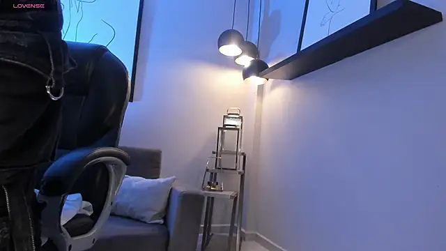 MaddisonLowe online show from April 3, 2026, 9:13 pm