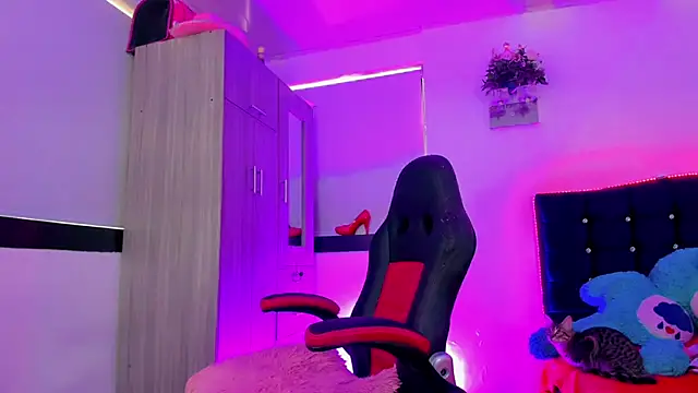 Snapshot of Hellen_moons__ chatting on November 11, 2025, 7:14 pm Hellen moons online show from November 11, 2025, 7:14 pm