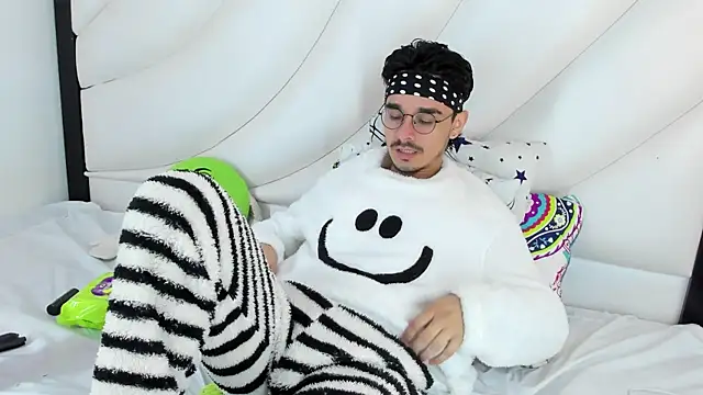 Snapshot of Hugo_Coopers chatting on March 17, 2025, 3:57 am Hugo Coopers online show from March 17, 2025, 3:57 am