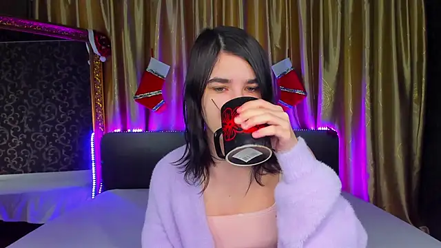  Polly Love  online show from January 7, 2026, 7:22 am