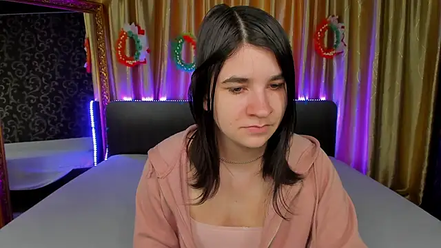  Polly Love  online show from April 6, 2026, 6:03 am