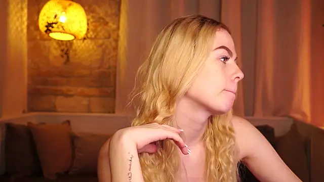 sn0w barbie online show from November 18, 2025, 9:25 am