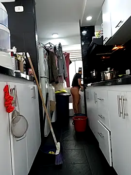 KimPielCanela online show from October 27, 2025, 5:17 pm