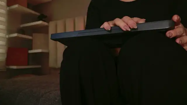 Megan mooree  online show from November 23, 2025, 12:38 pm