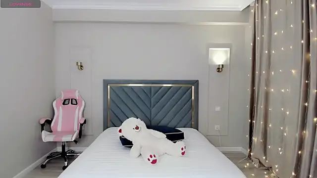 oxxx me online show from January 10, 2025, 5:45 pm