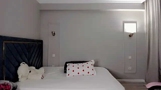 oxxx me online show from November 4, 2025, 7:51 am