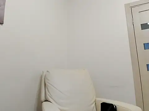 Holly Molii online show from February 5, 2025, 4:27 am