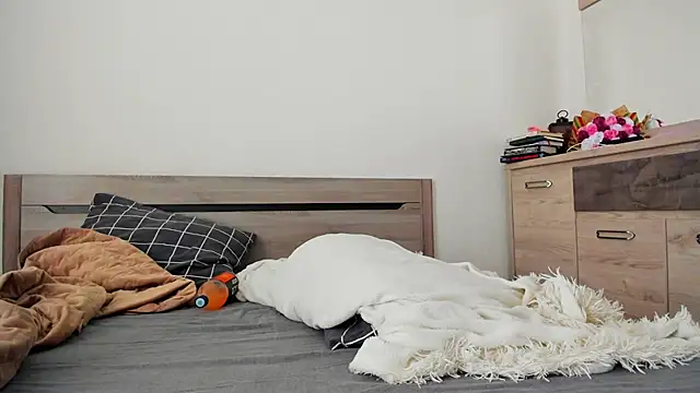 Holly Molii online show from March 1, 2025, 6:13 am