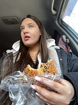 Holly Molii online show from March 6, 2025, 9:25 am