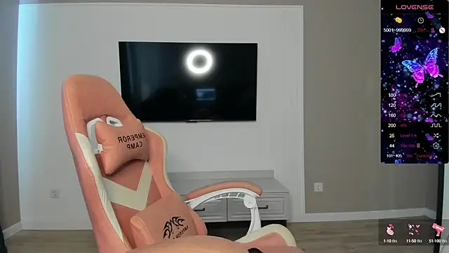 Holly Molii online show from September 19, 2025, 2:24 am