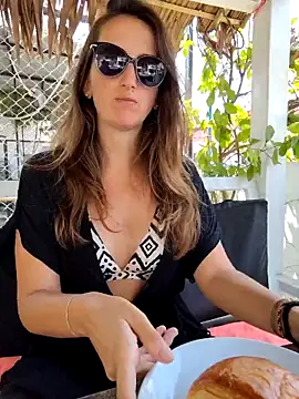 Snapshot of Alexvit2616 chatting on February 16, 2025, 4:42 am Alexvit2616 online show from February 16, 2025, 4:42 am