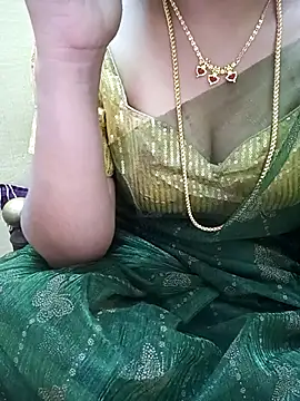 Snapshot of yourtamilcouple chatting on November 29, 2025, 4:21 pm yourtamilcouple online show from November 29, 2025, 4:21 pm