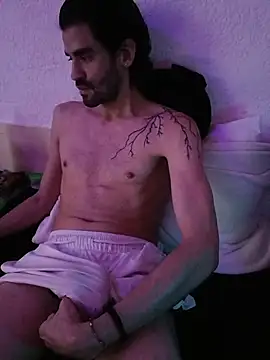 Snapshot of johngil0995 chatting on November 17, 2025, 3:23 am johngil0995 online show from November 17, 2025, 3:23 am