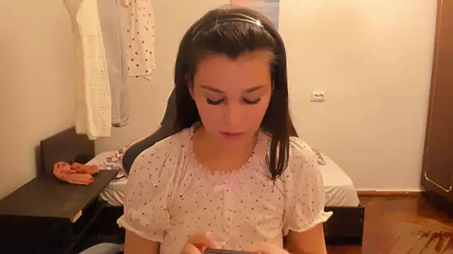 Snapshot of LunaXmii chatting on February 10, 2025, 5:19 pm LunaXmii online show from February 10, 2025, 5:19 pm