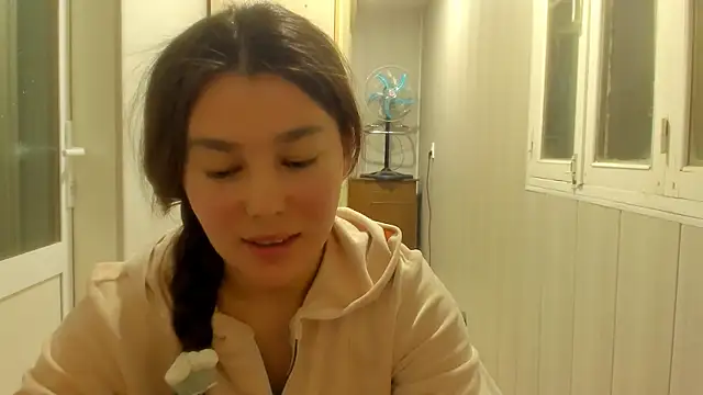 Snapshot of LunaXmii chatting on November 1, 2025, 11:29 pm LunaXmii online show from November 1, 2025, 11:29 pm