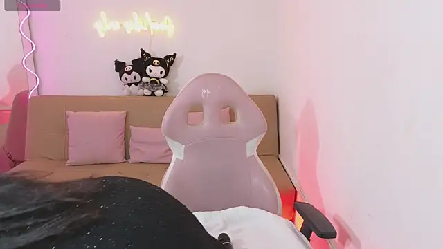 hina tay online show from February 15, 2025, 4:36 am