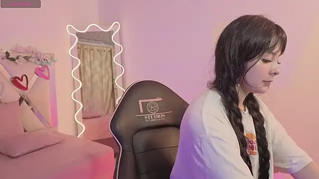 hina tay online show from January 18, 2026, 3:10 am