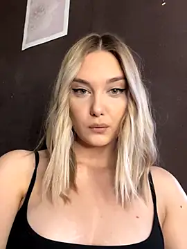 Snapshot of Alisa_Rise chatting on October 2, 2025, 12:01 pm Alisa Rise online show from October 2, 2025, 12:01 pm