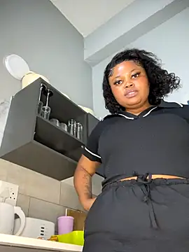 Curveysinaa online show from October 7, 2025, 9:39 am