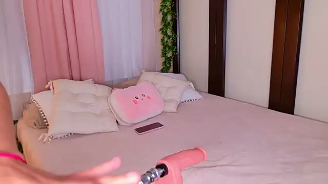 Snapshot of Zafiiro_Blue chatting on December 15, 2025, 12:37 am Zafiiro Blue online show from December 15, 2025, 12:37 am