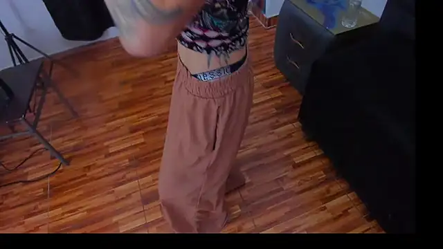 Snapshot of fulfill_fantasies1 chatting on October 31, 2025, 10:49 am fulfill fantasies1 online show from October 31, 2025, 10:49 am