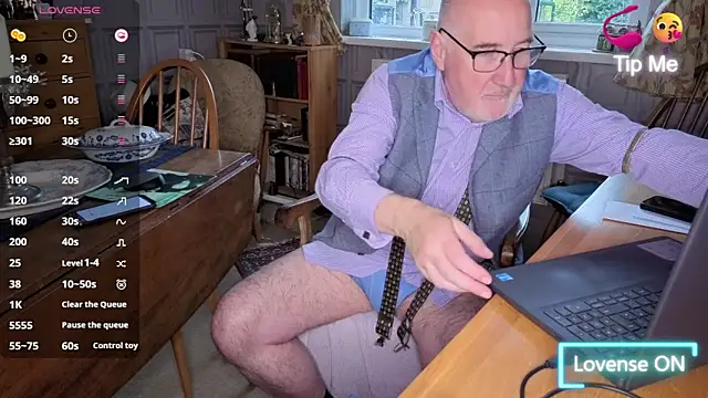 Adamdaddybear online show from November 6, 2025, 2:51 pm