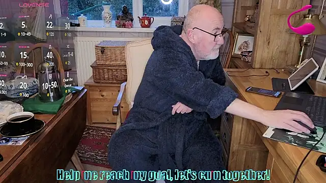 Snapshot of Adamdaddybear chatting on January 9, 2026, 8:17 am Adamdaddybear online show from January 9, 2026, 8:17 am