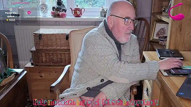 Snapshot of Adamdaddybear chatting on February 5, 2026, 2:54 pm Adamdaddybear online show from February 5, 2026, 2:54 pm