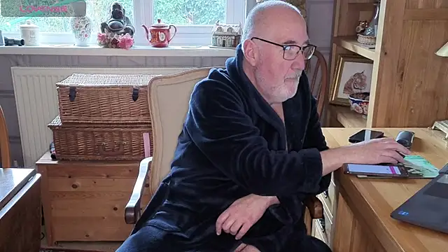 Snapshot of Adamdaddybear chatting on February 9, 2026, 2:21 pm Adamdaddybear online show from February 9, 2026, 2:21 pm