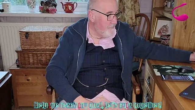 Snapshot of Adamdaddybear chatting on February 10, 2026, 2:43 pm Adamdaddybear online show from February 10, 2026, 2:43 pm