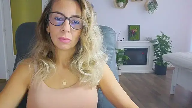 SukyGirl online show from October 31, 2025, 8:04 am