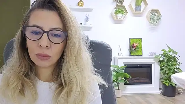 SukyGirl online show from November 11, 2025, 8:14 am