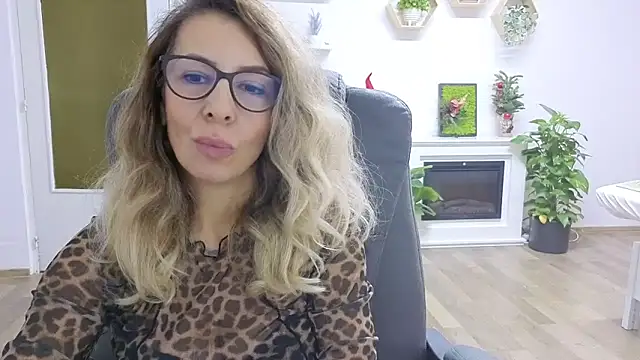 SukyGirl online show from November 17, 2025, 8:31 am