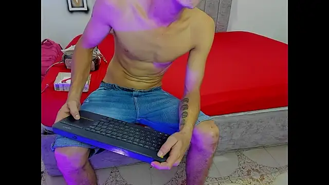 Snapshot of dirty_couple22 chatting on January 8, 2026, 1:57 pm dirty couple22 online show from January 8, 2026, 1:57 pm