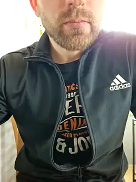 Snapshot of mikhael9999 chatting on March 21, 2025, 7:44 am mikhael9999 online show from March 21, 2025, 7:44 am