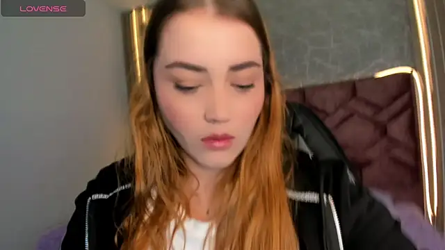 Lucia star   online show from January 2, 2025, 1:19 pm