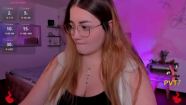 Lucia star   online show from March 21, 2025, 2:39 am