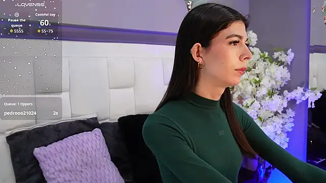 CuteAri online show from October 31, 2025, 8:43 pm