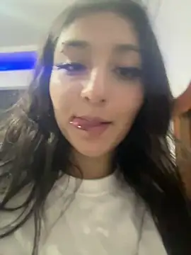 julyana  online show from December 11, 2024, 3:35 am