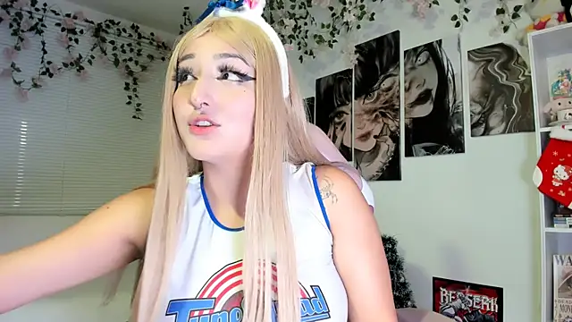 julyana  online show from January 4, 2025, 9:10 am