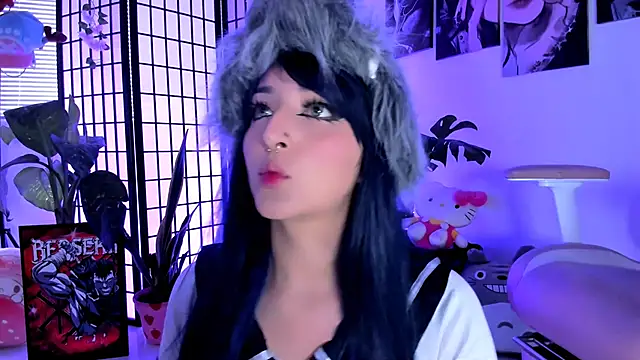 julyana  online show from September 16, 2025, 3:13 pm