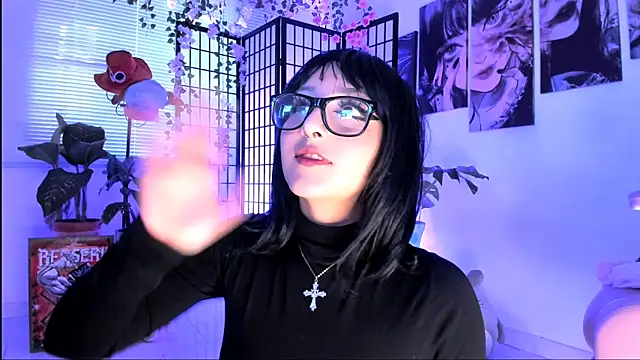 julyana  online show from November 3, 2025, 3:24 pm