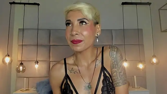 Snapshot of MiaMorgan_ chatting on January 2, 2025, 6:01 pm MiaMorgan online show from January 2, 2025, 6:01 pm