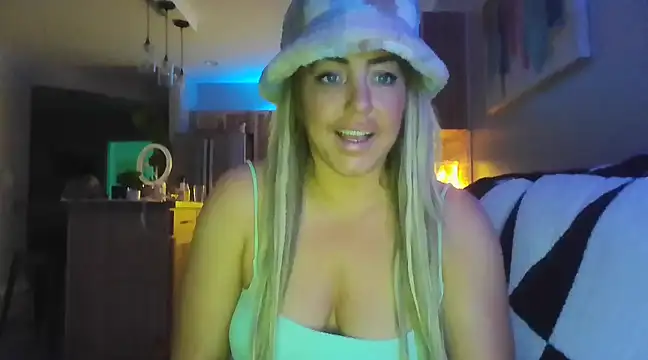 Snapshot of sunshinekisses chatting on February 13, 2025, 4:22 am sunshinekisses online show from February 13, 2025, 4:22 am