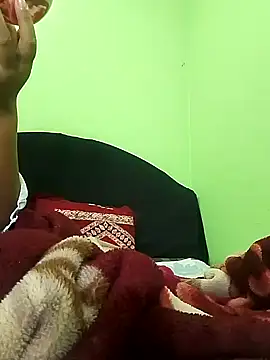 Snapshot of Taniya07 chatting on January 5, 2025, 1:24 am Taniya07 online show from January 5, 2025, 1:24 am