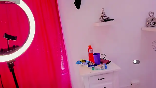 Snapshot of samy__milf chatting on October 3, 2025, 7:00 pm samy milf online show from October 3, 2025, 7:00 pm