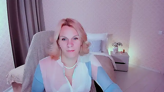 Louisa Bay online show from December 14, 2024, 10:45 am